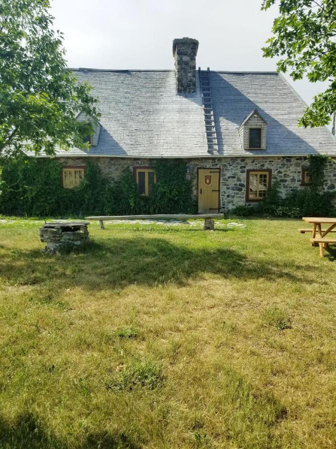 Auberge Le P'Tit Bonheur Saint-Laurent-de-l'ile d'Orleans Εξωτερικό φωτογραφία