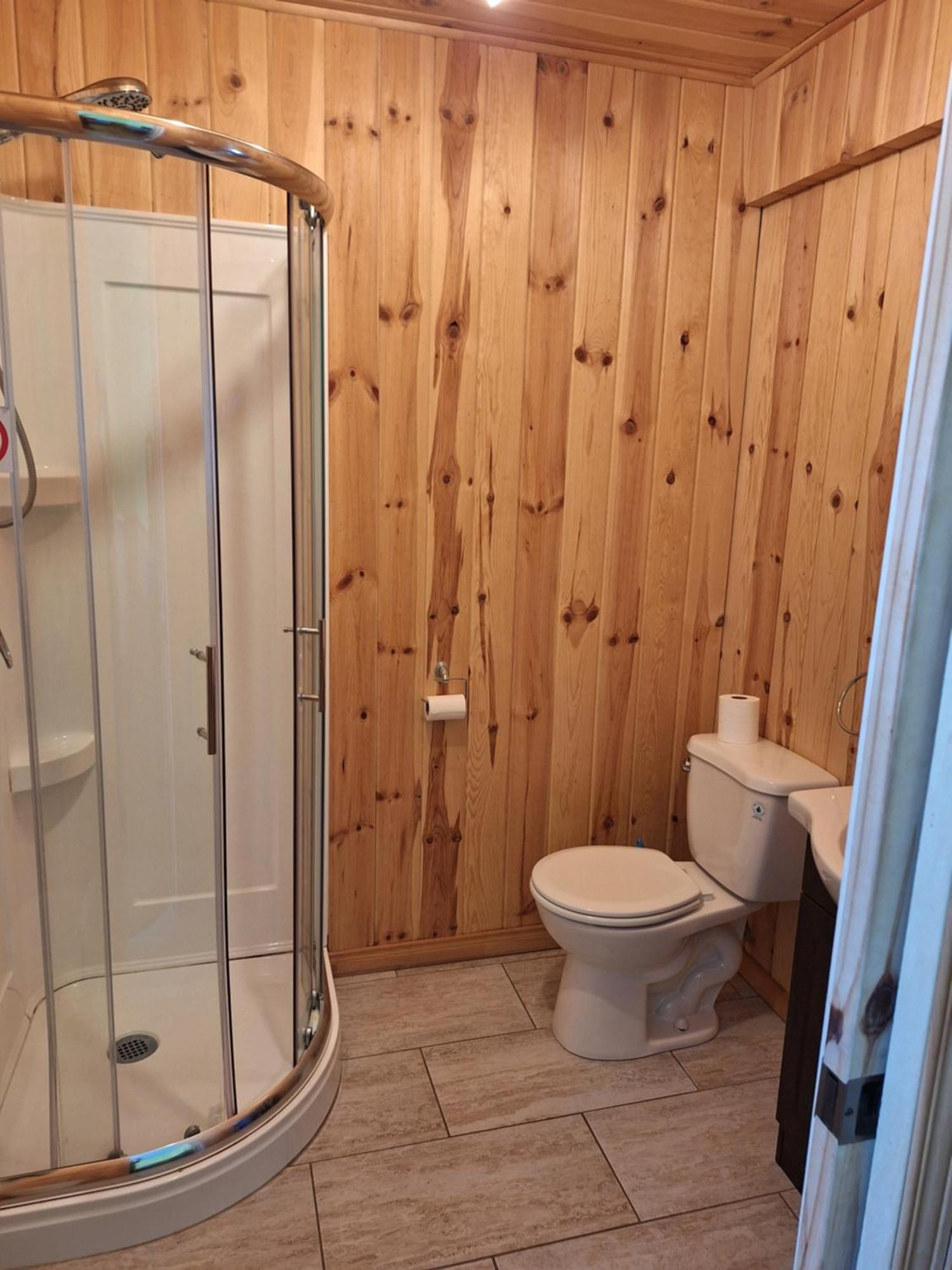 Auberge Le P'Tit Bonheur Saint-Laurent-de-l'ile d'Orleans Εξωτερικό φωτογραφία