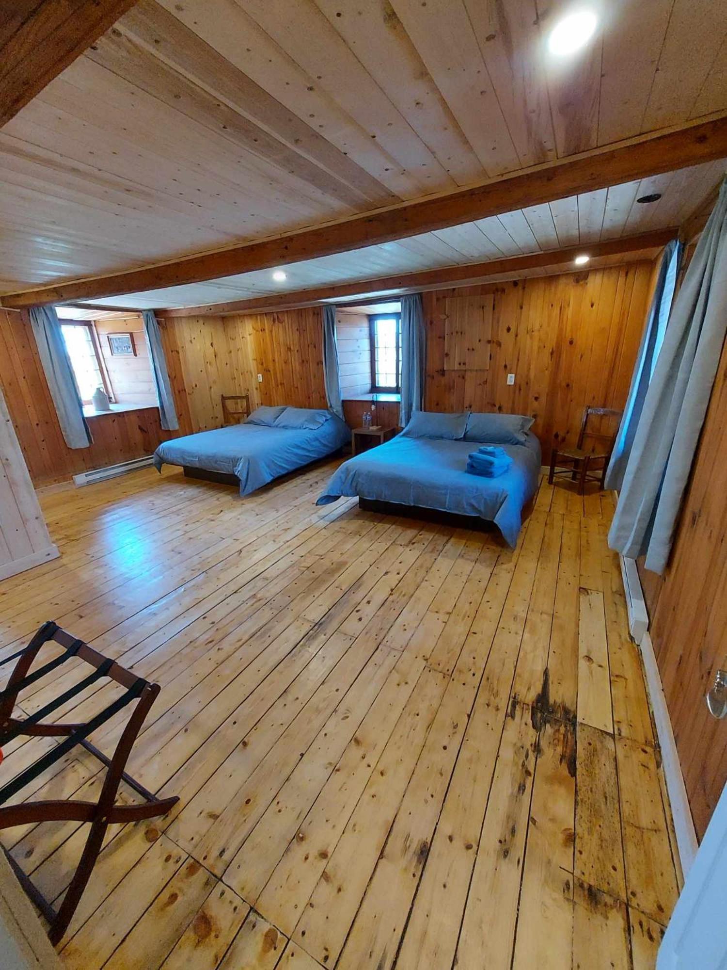 Auberge Le P'Tit Bonheur Saint-Laurent-de-l'ile d'Orleans Εξωτερικό φωτογραφία