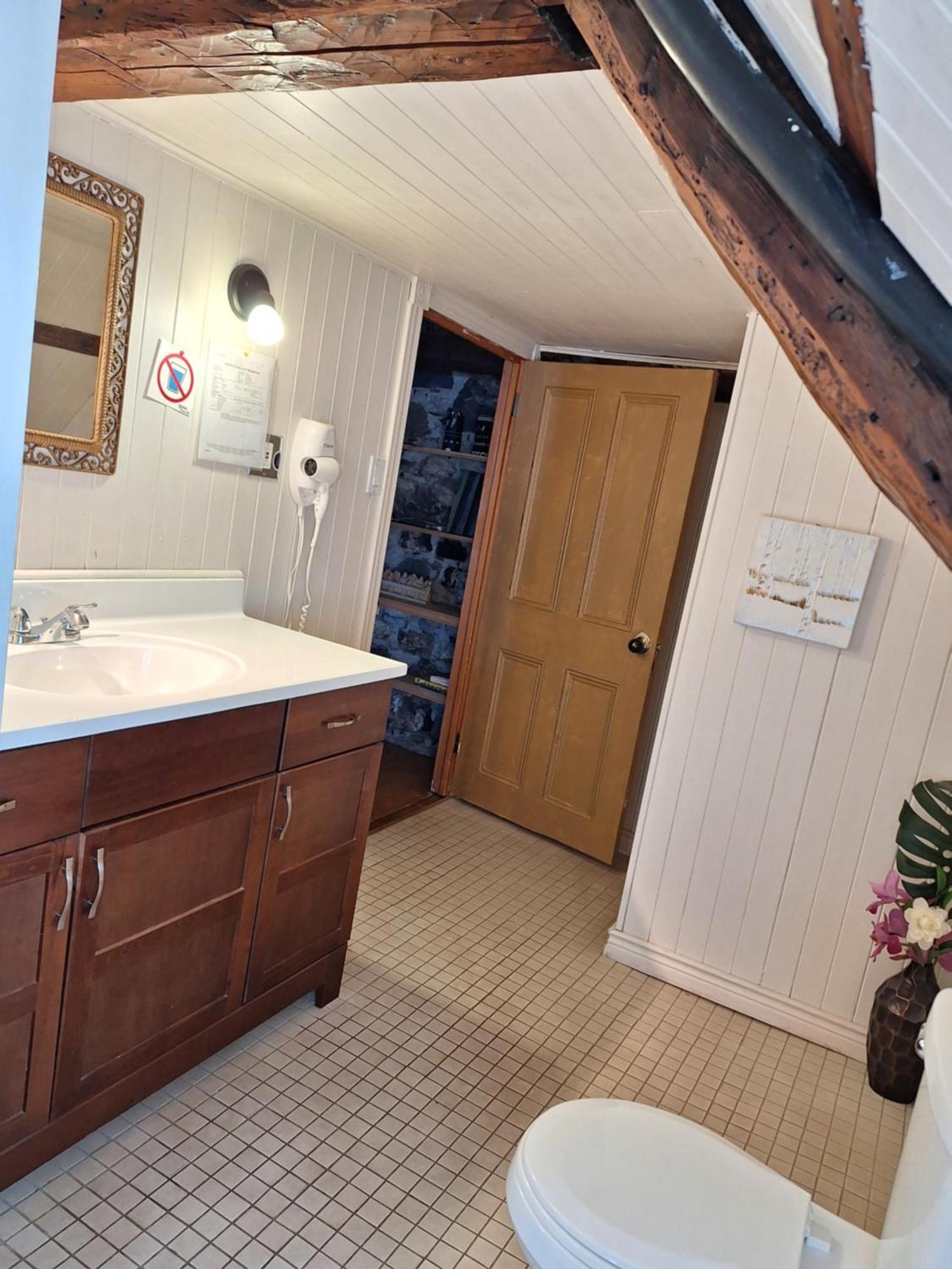 Auberge Le P'Tit Bonheur Saint-Laurent-de-l'ile d'Orleans Εξωτερικό φωτογραφία